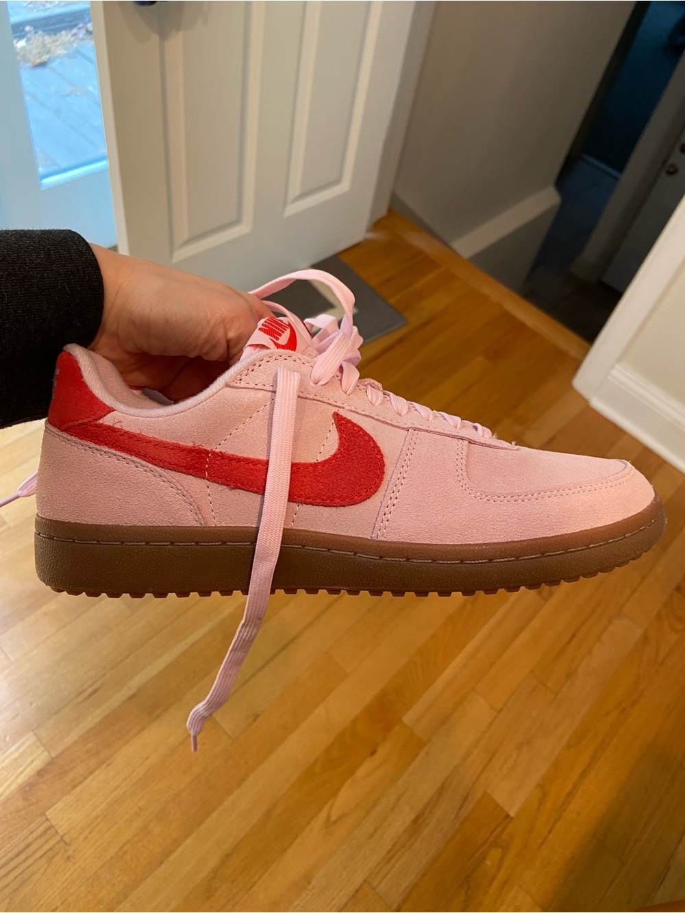 Nike Pink Low-Top Sneakers with Red Swoosh NWT 9.5 - Picture 2 of 6